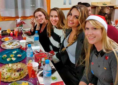 Estudiantes en el comedor de la residencia para estudiantes Inmaculada de Barcelona